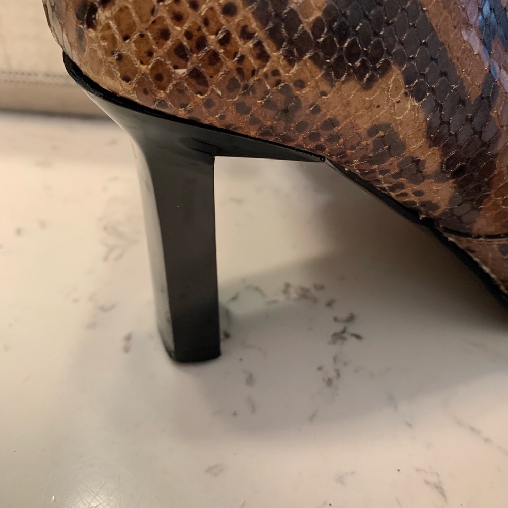 Ladies snakeskin boots! - Picture 5 of 8